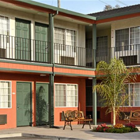 Days Inn Salinas Airport מראה חיצוני תמונה