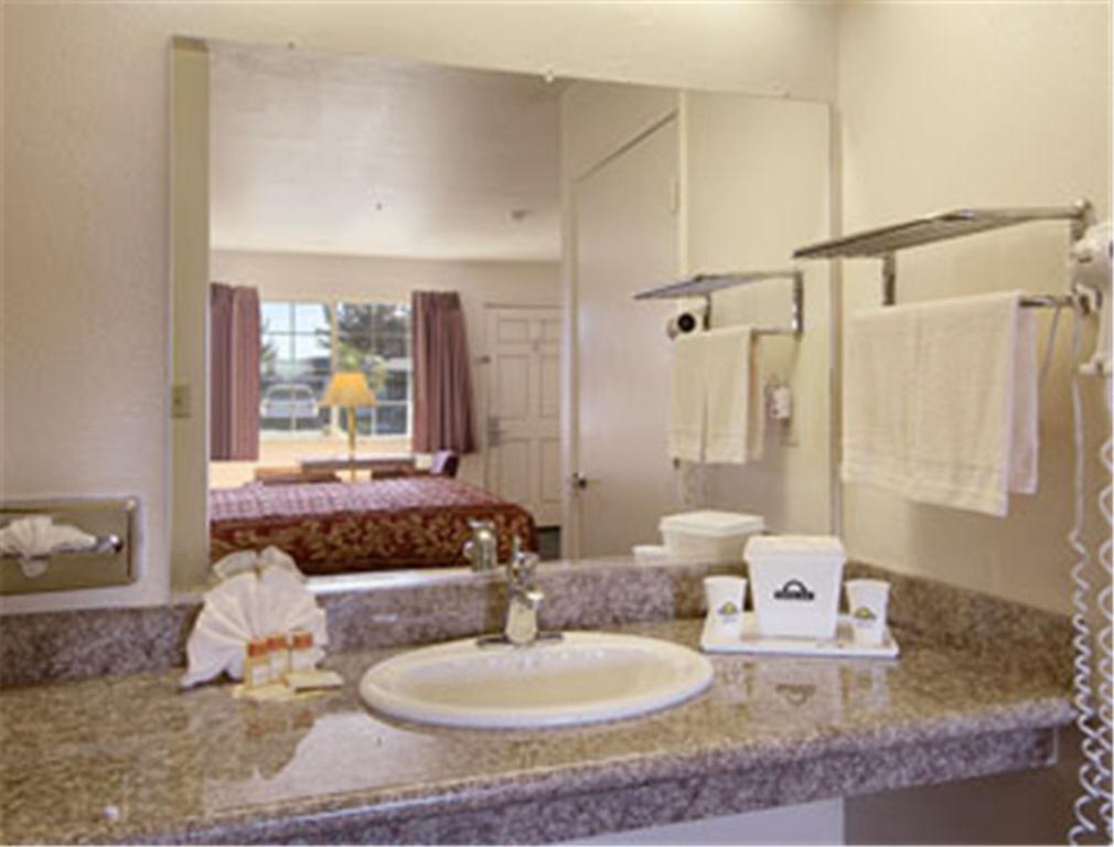 Days Inn Salinas Airport חדר תמונה
