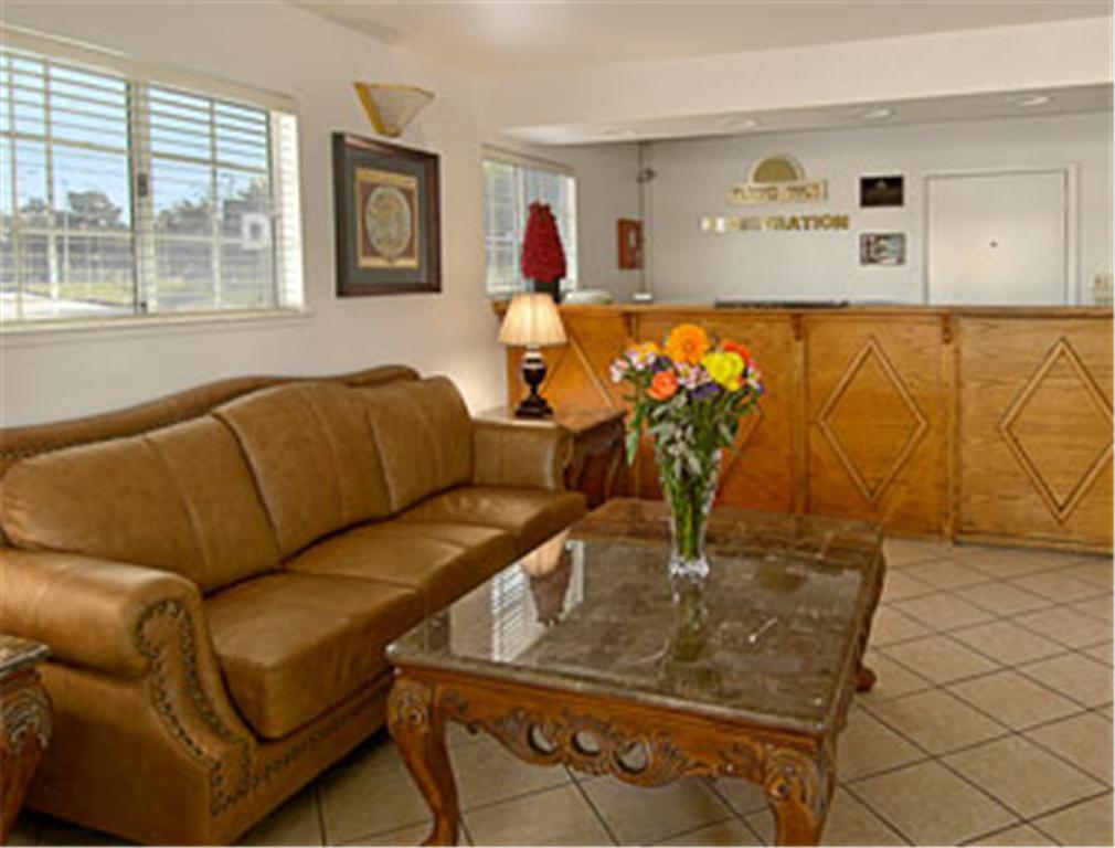 Days Inn Salinas Airport מראה פנימי תמונה