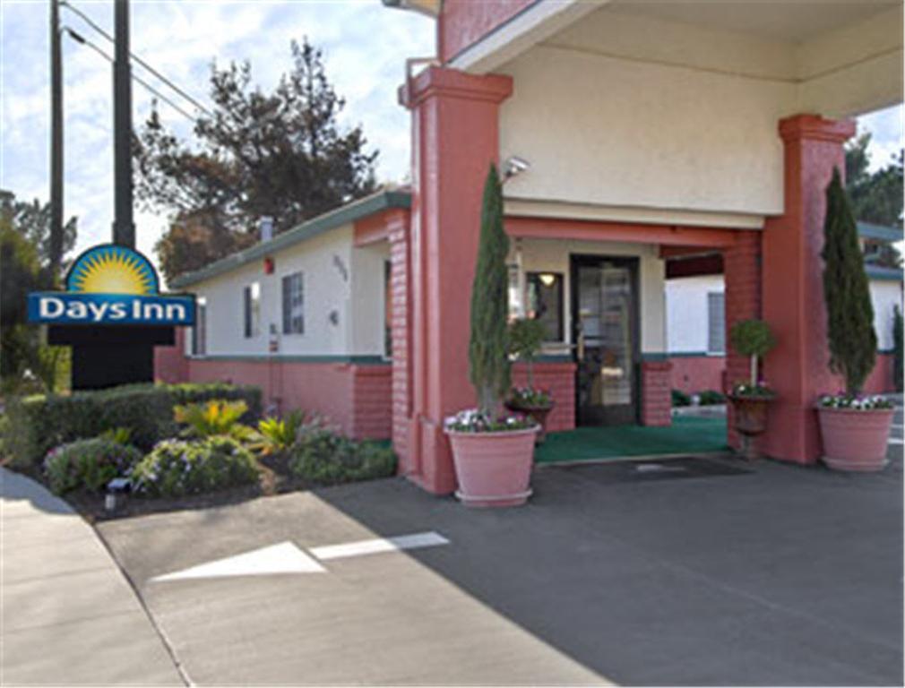 Days Inn Salinas Airport מראה חיצוני תמונה